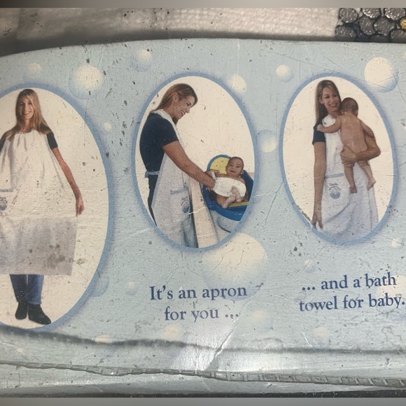 Stay-Dry Bath Apron & Towel - Picture 2 of 4